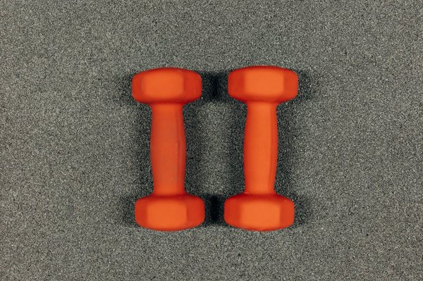 Quels sont les bienfaits des exercices de renforcement musculaire pour les seniors souffrant de sarcopénie?